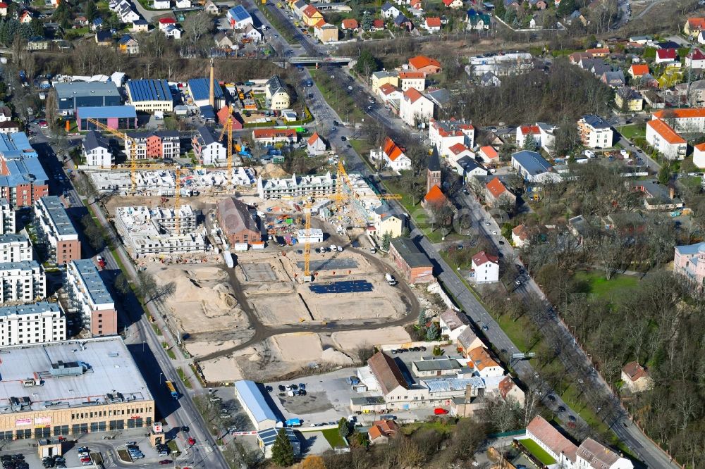 Berlin von oben - Baustelle zum Neubau einer Mehrfamilienhaus-Wohnanlage der Gut Alt-Biesdorf in Berlin, Deutschland