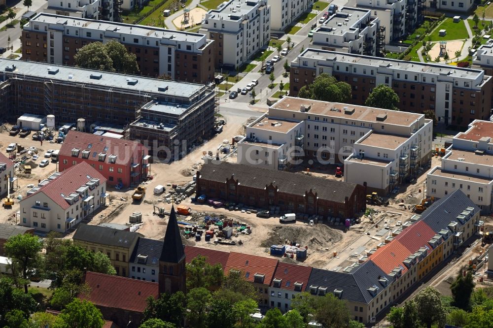 Berlin aus der Vogelperspektive: Baustelle zum Neubau einer Mehrfamilienhaus-Wohnanlage der Gut Alt-Biesdorf in Berlin, Deutschland