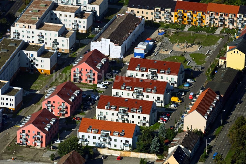 Berlin aus der Vogelperspektive: Baustelle zum Neubau einer Mehrfamilienhaus-Wohnanlage der Gut Alt-Biesdorf in Berlin, Deutschland