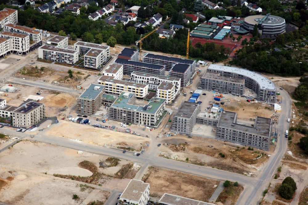 Mainz von oben - Baustelle zum Neubau einer Mehrfamilienhaus-Wohnanlage Heiligkreuz- Viertel in Mainz im Bundesland Rheinland-Pfalz, Deutschland