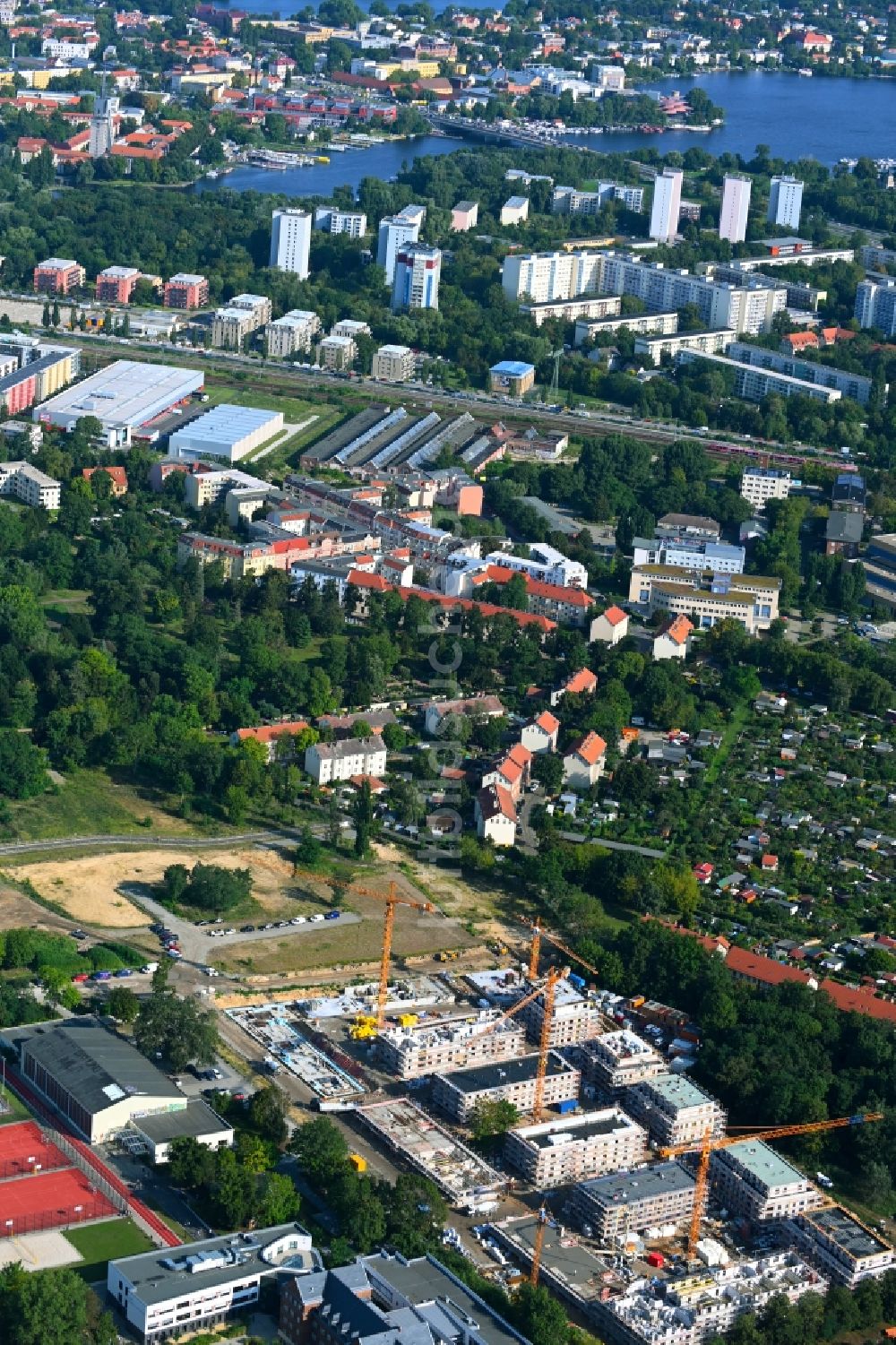 Luftbild Potsdam - Baustelle zum Neubau einer Mehrfamilienhaus-Wohnanlage Heinrich-Mann-Allee - Kolonie Daheim in Potsdam im Bundesland Brandenburg, Deutschland