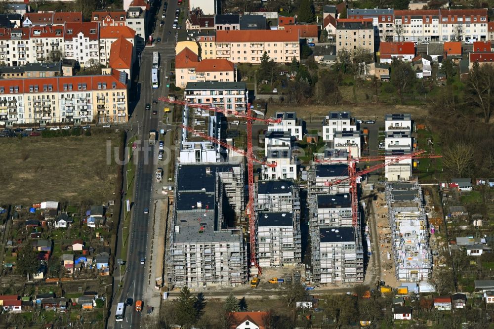 Potsdam von oben - Baustelle zum Neubau einer Mehrfamilienhaus-Wohnanlage Heinrich-Mann-Allee - Kolonie Daheim in Potsdam im Bundesland Brandenburg, Deutschland