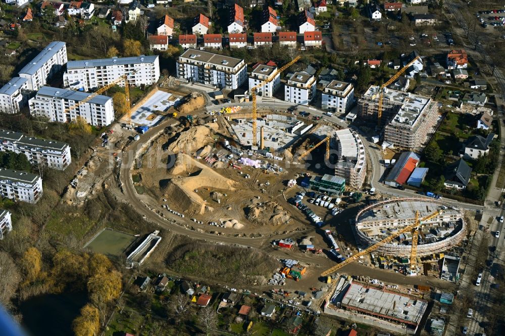 Luftbild Berlin - Baustelle zum Neubau einer Mehrfamilienhaus-Wohnanlage HUGOS der Bonava Deutschland GmbH im Ortsteil Mariendorf in Berlin, Deutschland