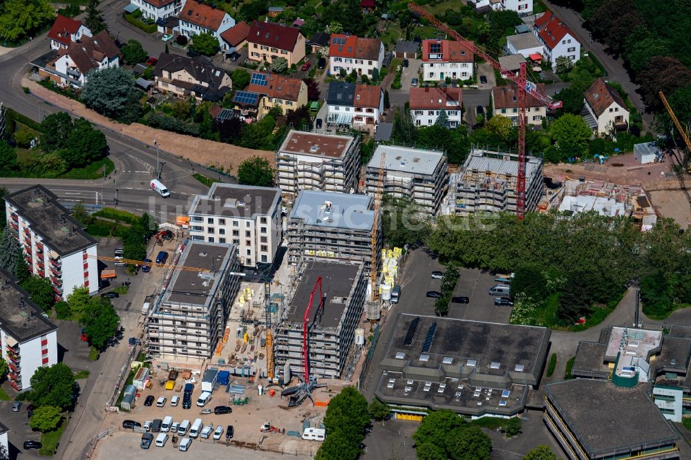 Emmendingen von oben - Baustelle zum Neubau einer Mehrfamilienhaus-Wohnanlage an der Jahnstraße - Weinstockstraße in Emmendingen im Bundesland Baden-Württemberg, Deutschland