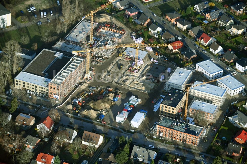 Berlin von oben - Baustelle zum Neubau einer Mehrfamilienhaus-Wohnanlage Johannisgärten im Ortsteil Johannisthal in Berlin, Deutschland