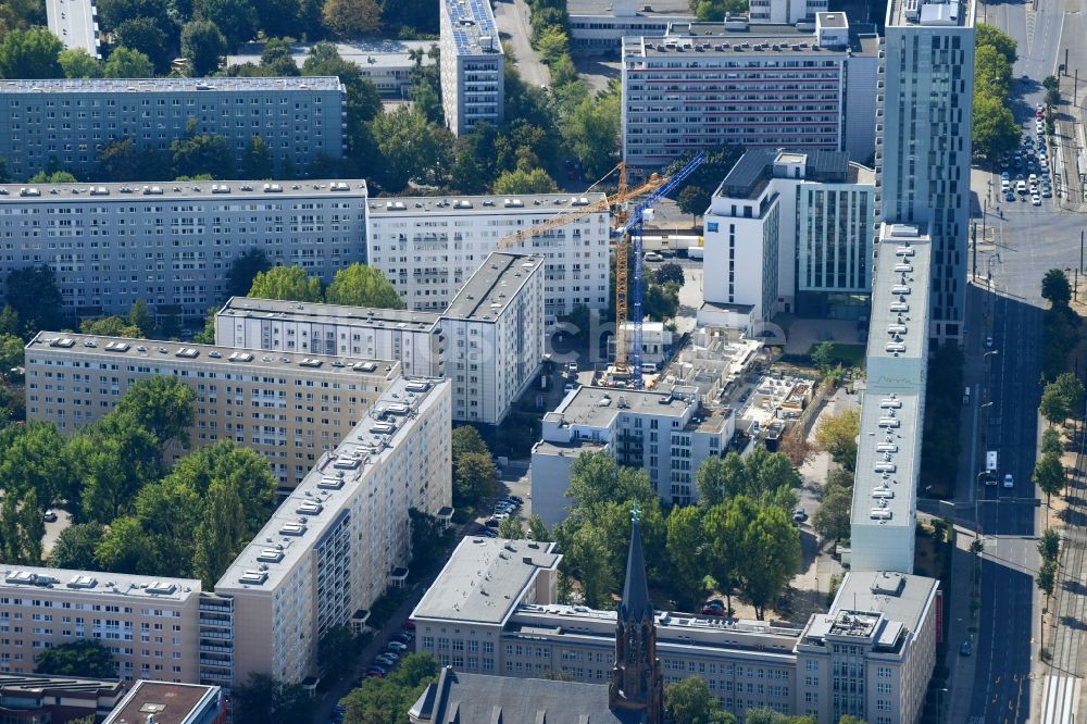 Berlin von oben - Baustelle zum Neubau einer Mehrfamilienhaus-Wohnanlage Königstadt Quartier am Alexanderplatz in Berlin, Deutschland