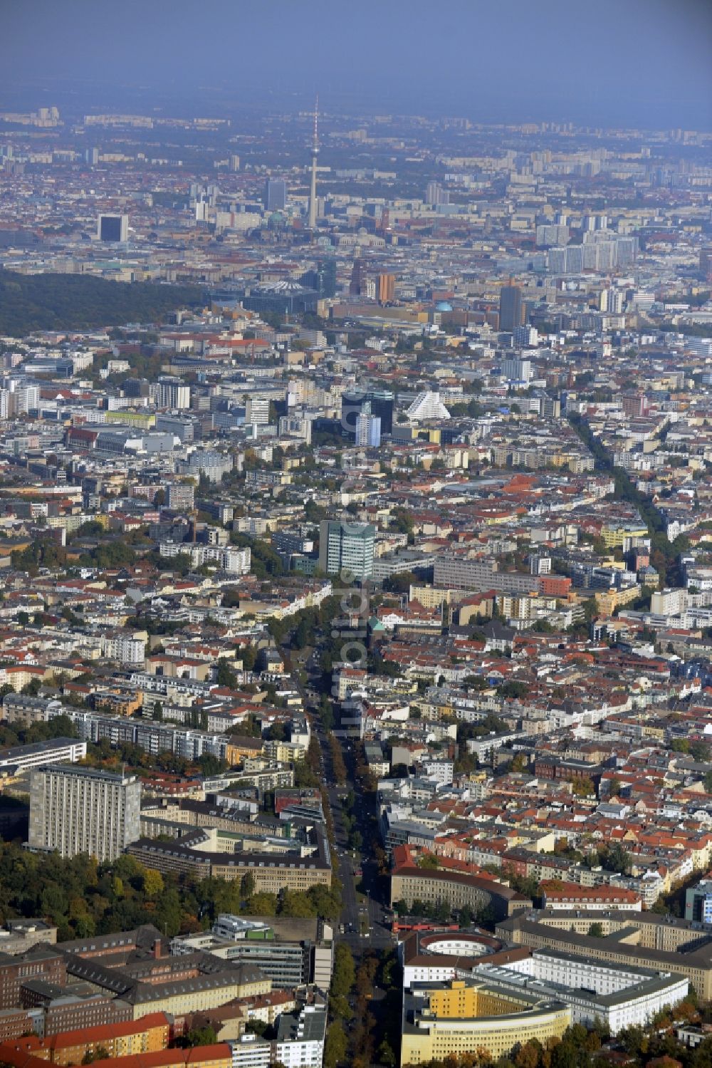Luftaufnahme Berlin - Baustelle zum Neubau einer Mehrfamilienhaus-Wohnanlage am Kurfürstendamm in Berlin