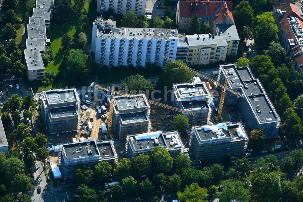 Berlin aus der Vogelperspektive: Baustelle zum Neubau einer Mehrfamilienhaus-Wohnanlage in Lankwitz in Berlin, Deutschland