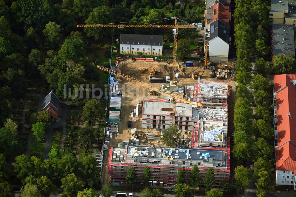 Luftaufnahme Berlin - Baustelle zum Neubau einer Mehrfamilienhaus-Wohnanlage Lankwitzer Hofgärten im Ortsteil Lankwitz in Berlin, Deutschland