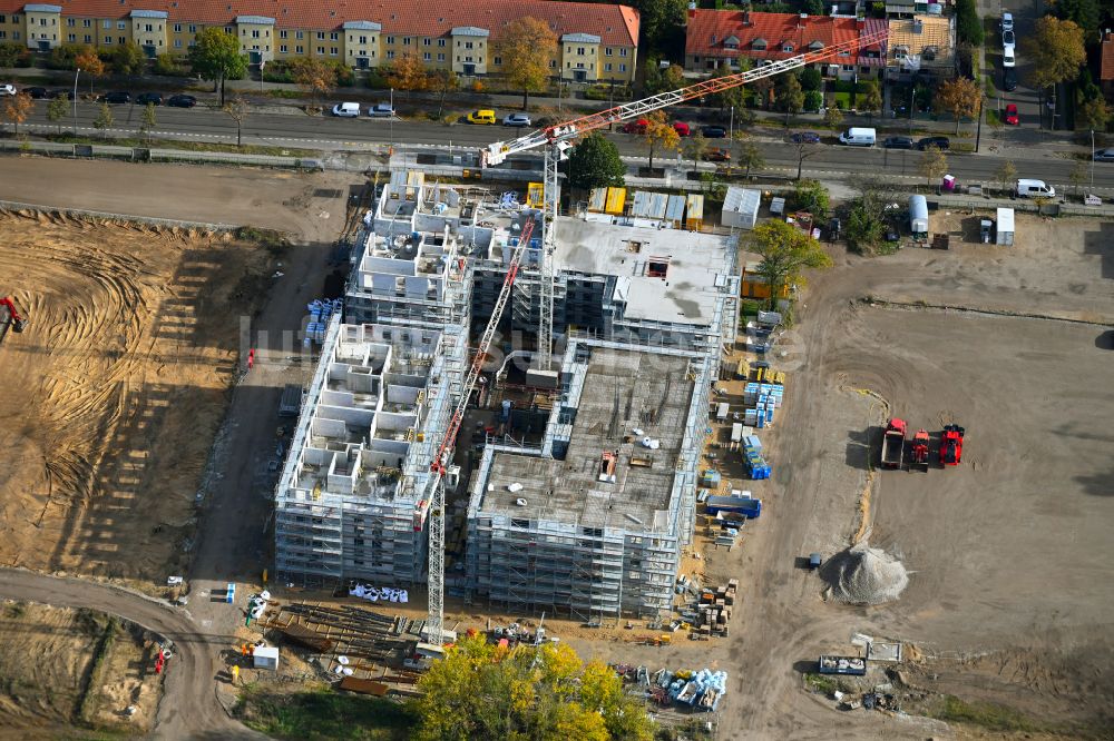 Berlin aus der Vogelperspektive: Baustelle zum Neubau einer Mehrfamilienhaus-Wohnanlage Marienufer in Berlin, Deutschland