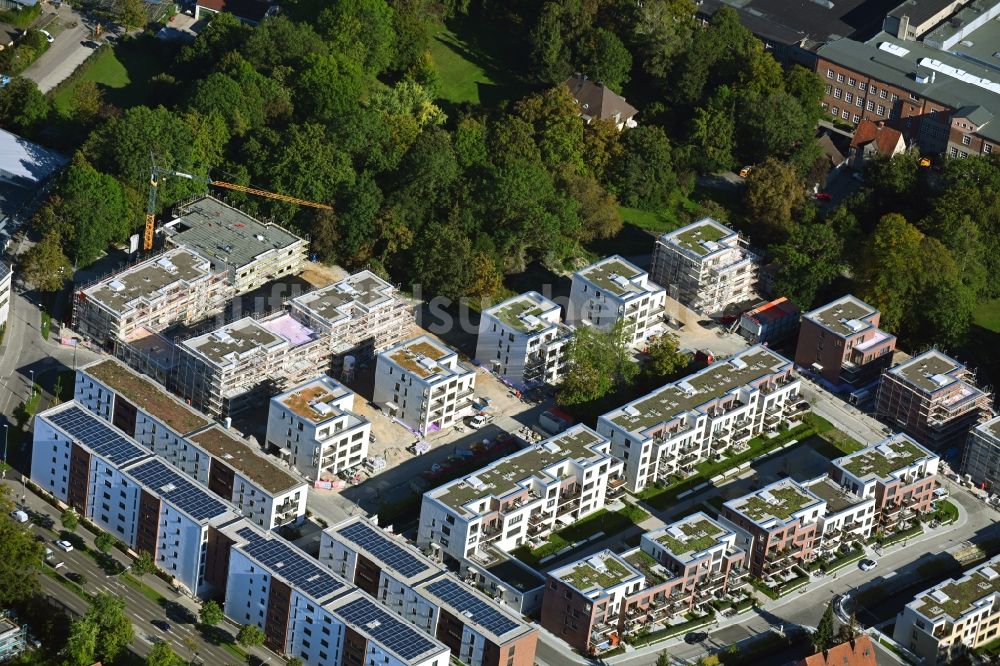 Augsburg von oben - Baustelle zum Neubau einer Mehrfamilienhaus-Wohnanlage der Martini GmbH & Co. KG in Augsburg im Bundesland Bayern, Deutschland