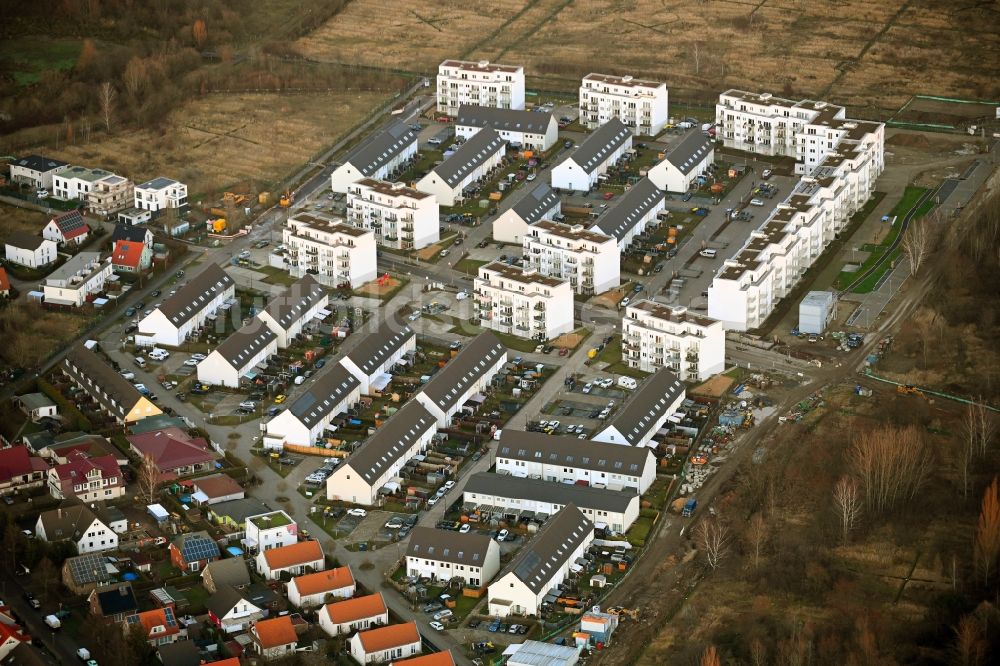 Berlin von oben - Baustelle zum Neubau einer Mehrfamilienhaus-Wohnanlage MEIN FALKENBERG im Ortsteil Falkenberg in Berlin, Deutschland