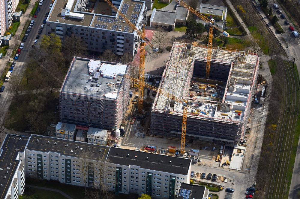 Luftaufnahme Berlin - Baustelle zum Neubau einer Mehrfamilienhaus-Wohnanlage Mühlengrund im Ortsteil Neu-Hohenschönhausen in Berlin, Deutschland