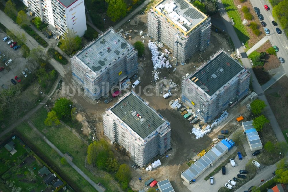 Luftbild Berlin - Baustelle zum Neubau einer Mehrfamilienhaus-Wohnanlage an der Märkischen Allee Ecke Trusetaler Straße im Ortsteil Marzahn in Berlin, Deutschland