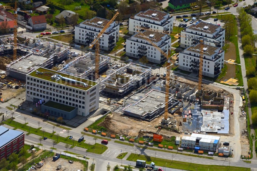 Schönefeld von oben - Baustelle zum Neubau einer Mehrfamilienhaus-Wohnanlage Neue Mitte in Schönefeld im Bundesland Brandenburg, Deutschland