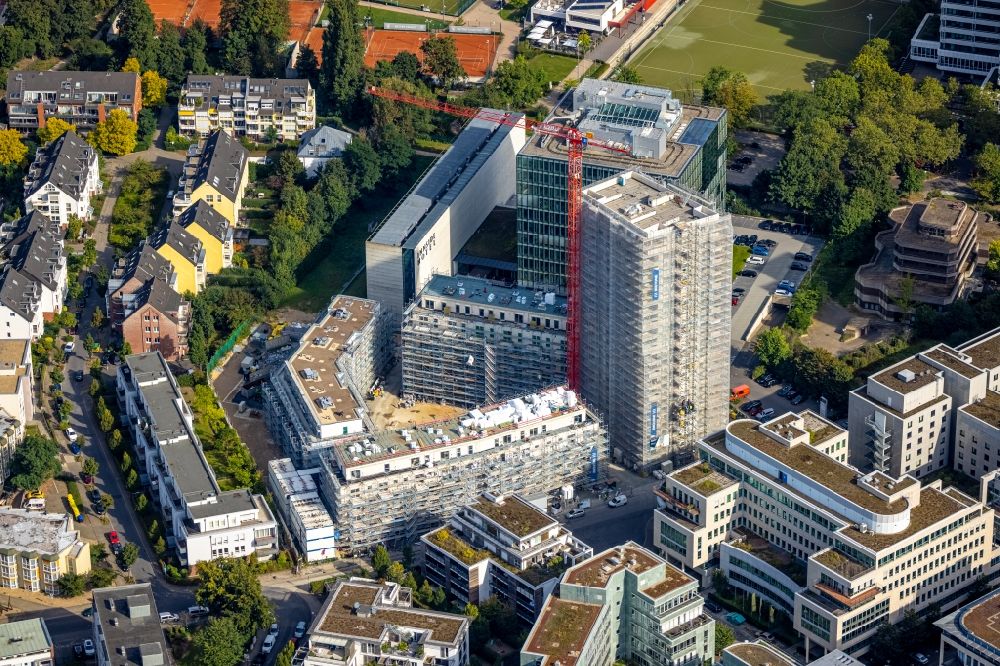 Düsseldorf von oben - Baustelle zum Neubau einer Mehrfamilienhaus-Wohnanlage Niederkasseler Lohweg 20 in Düsseldorf im Bundesland Nordrhein-Westfalen, Deutschland