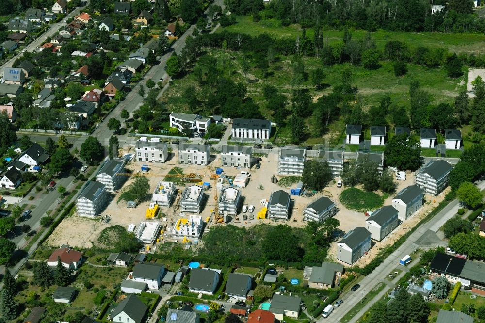 Luftaufnahme Berlin - Baustelle zum Neubau einer Mehrfamilienhaus-Wohnanlage im Ortsteil Altglienicke in Berlin, Deutschland