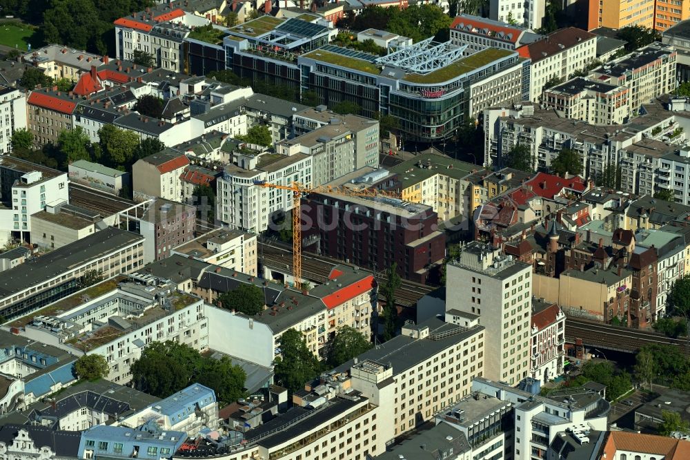 Luftaufnahme Berlin - Baustelle zum Neubau einer Mehrfamilienhaus-Wohnanlage im Ortsteil Charlottenburg-Wilmersdorf in Berlin, Deutschland