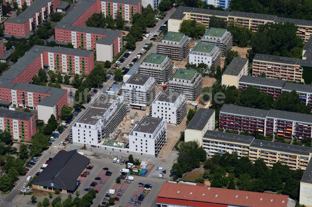 Berlin aus der Vogelperspektive: Baustelle zum Neubau einer Mehrfamilienhaus-Wohnanlage im Ortsteil Hellersdorf in Berlin, Deutschland