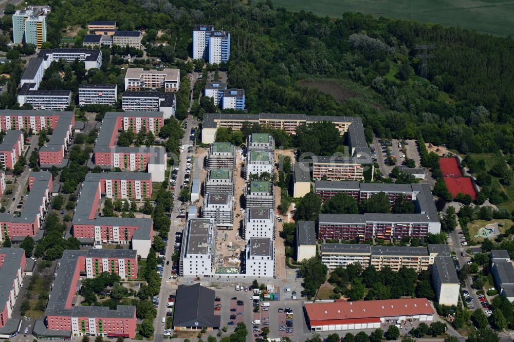 Berlin von oben - Baustelle zum Neubau einer Mehrfamilienhaus-Wohnanlage im Ortsteil Hellersdorf in Berlin, Deutschland