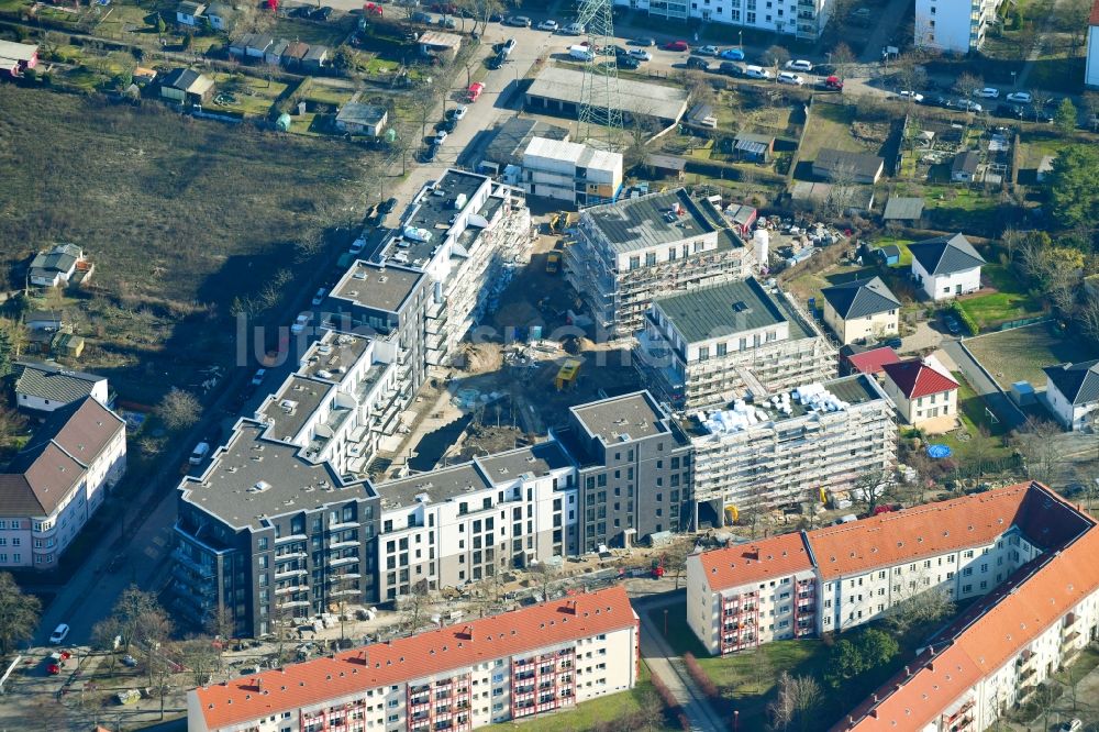 Luftbild Berlin - Baustelle zum Neubau einer Mehrfamilienhaus-Wohnanlage im Ortsteil Karlshorst in Berlin, Deutschland