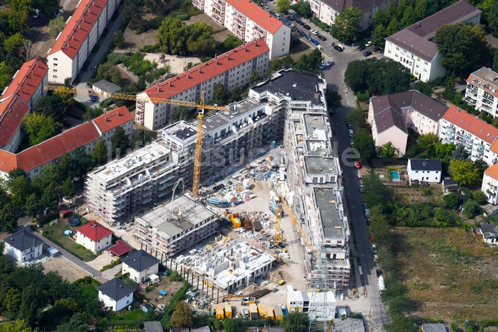 Luftaufnahme Berlin - Baustelle zum Neubau einer Mehrfamilienhaus-Wohnanlage im Ortsteil Lichtenberg in Berlin, Deutschland