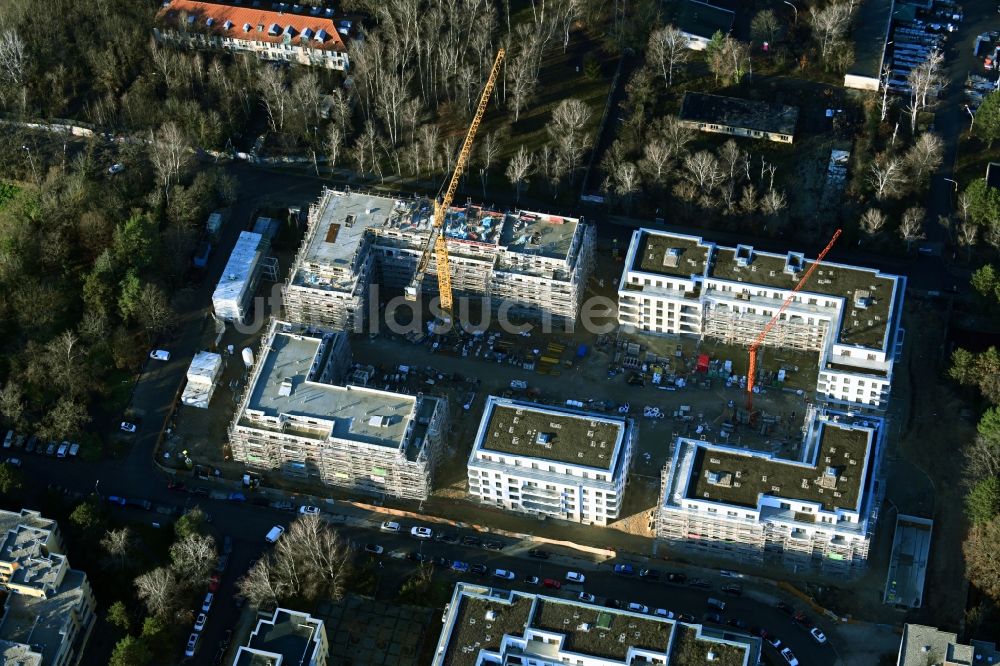 Luftaufnahme Berlin - Baustelle zum Neubau einer Mehrfamilienhaus-Wohnanlage im Ortsteil Wittenau in Berlin, Deutschland