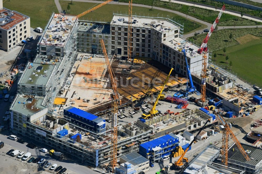 München von oben - Baustelle zum Neubau einer Mehrfamilienhaus-Wohnanlage PANDiON PENTA in München im Bundesland Bayern, Deutschland