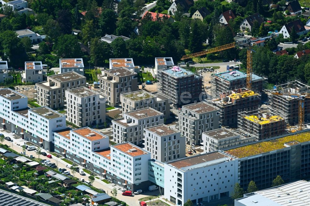 Luftaufnahme München - Baustelle zum Neubau einer Mehrfamilienhaus-Wohnanlage Paosopark im Ortsteil Freiham in München im Bundesland Bayern, Deutschland