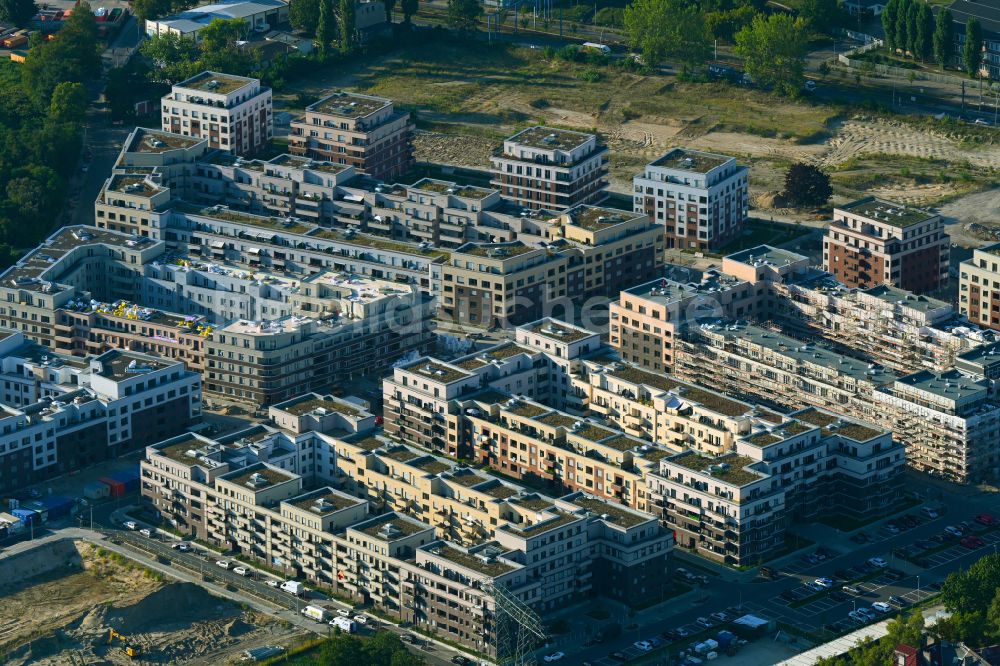 Berlin aus der Vogelperspektive: Baustelle zum Neubau einer Mehrfamilienhaus-Wohnanlage Parkstadt Karlshorst in Berlin, Deutschland