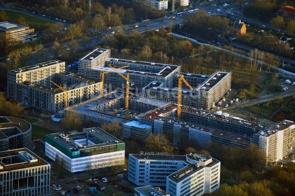 Luftaufnahme Hamburg - Baustelle zum Neubau einer Mehrfamilienhaus-Wohnanlage Pergolenviertel im Ortsteil Winterhude in Hamburg, Deutschland