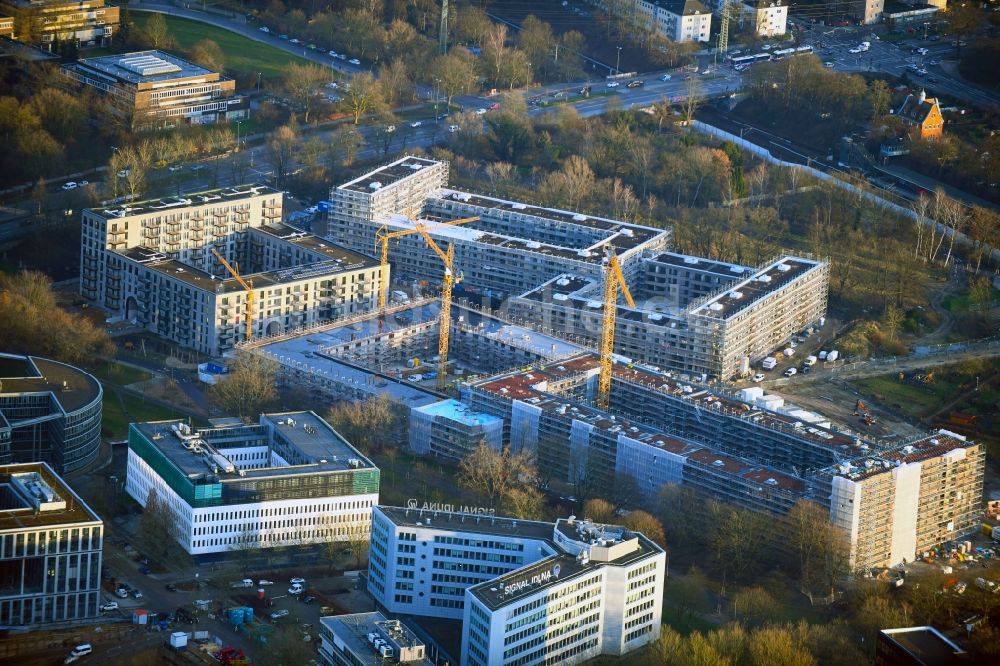 Hamburg von oben - Baustelle zum Neubau einer Mehrfamilienhaus-Wohnanlage Pergolenviertel im Ortsteil Winterhude in Hamburg, Deutschland