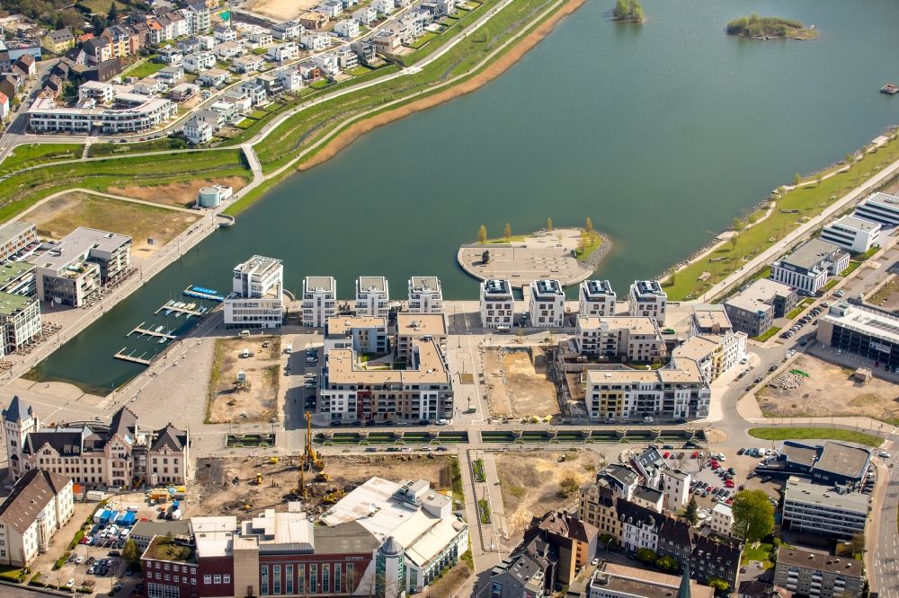 Dortmund von oben - Baustelle zum Neubau einer Mehrfamilienhaus-Wohnanlage am Phönixsee in Dortmund im Bundesland Nordrhein-Westfalen