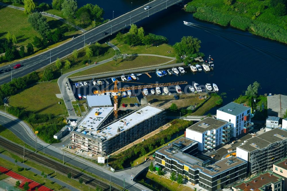 Luftaufnahme Rostock - Baustelle zum Neubau einer Mehrfamilienhaus-Wohnanlage PIER48 in Rostock im Bundesland Mecklenburg-Vorpommern, Deutschland