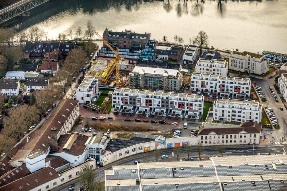 Luftbild Essen - Baustelle zum Neubau einer Mehrfamilienhaus- Wohnanlage Promenadenweg am Ufer der Ruhr im Ortsteil Kettwig in Essen im Bundesland Nordrhein-Westfalen