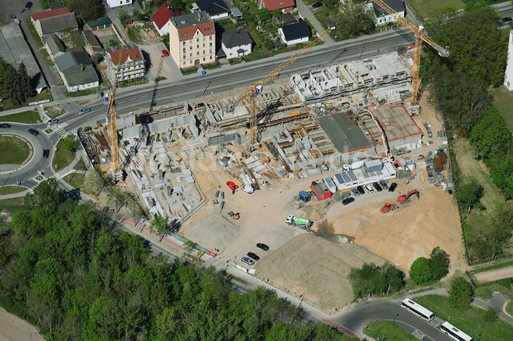 Luftbild Teltow - Baustelle zum Neubau einer Mehrfamilienhaus-Wohnanlage Quartier am Kirchplatz in Teltow im Bundesland Brandenburg, Deutschland