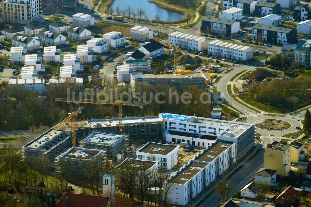 Teltow von oben - Baustelle zum Neubau einer Mehrfamilienhaus-Wohnanlage Quartier am Kirchplatz in Teltow im Bundesland Brandenburg, Deutschland