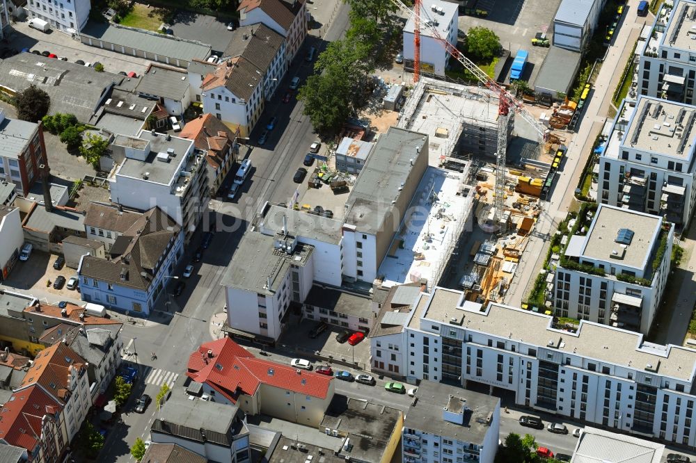 Luftaufnahme Offenbach am Main - Baustelle zum Neubau einer Mehrfamilienhaus-Wohnanlage Quartier Luisenhof in Offenbach am Main im Bundesland Hessen, Deutschland