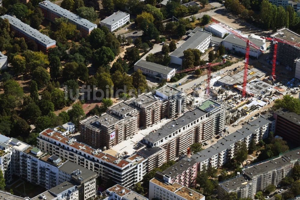 Luftaufnahme Berlin - Baustelle zum Neubau einer Mehrfamilienhaus-Wohnanlage Quartier Luisenpark im Ortsteil Mitte in Berlin, Deutschland