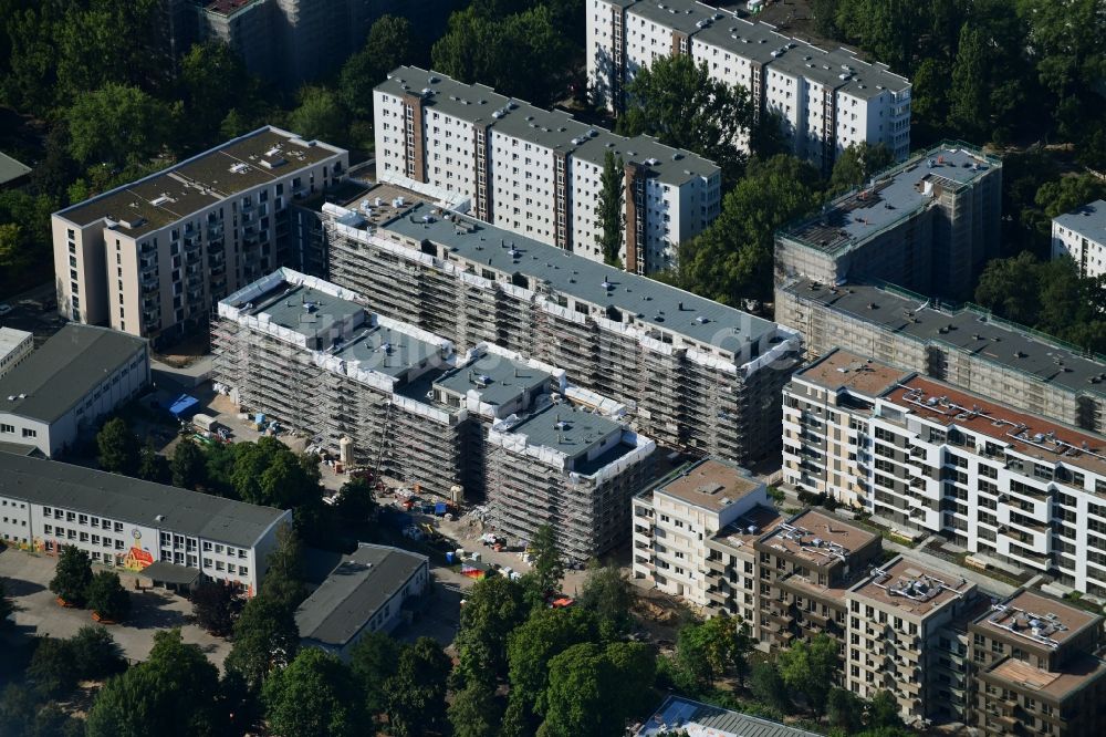 Berlin von oben - Baustelle zum Neubau einer Mehrfamilienhaus-Wohnanlage Quartier Luisenpark im Ortsteil Mitte in Berlin, Deutschland