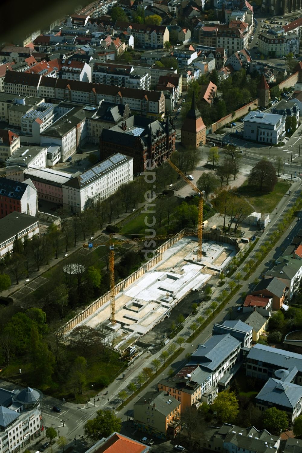 Luftaufnahme Rostock - Baustelle zum Neubau einer Mehrfamilienhaus-Wohnanlage Am Rosengarten in Rostock im Bundesland Mecklenburg-Vorpommern, Deutschland