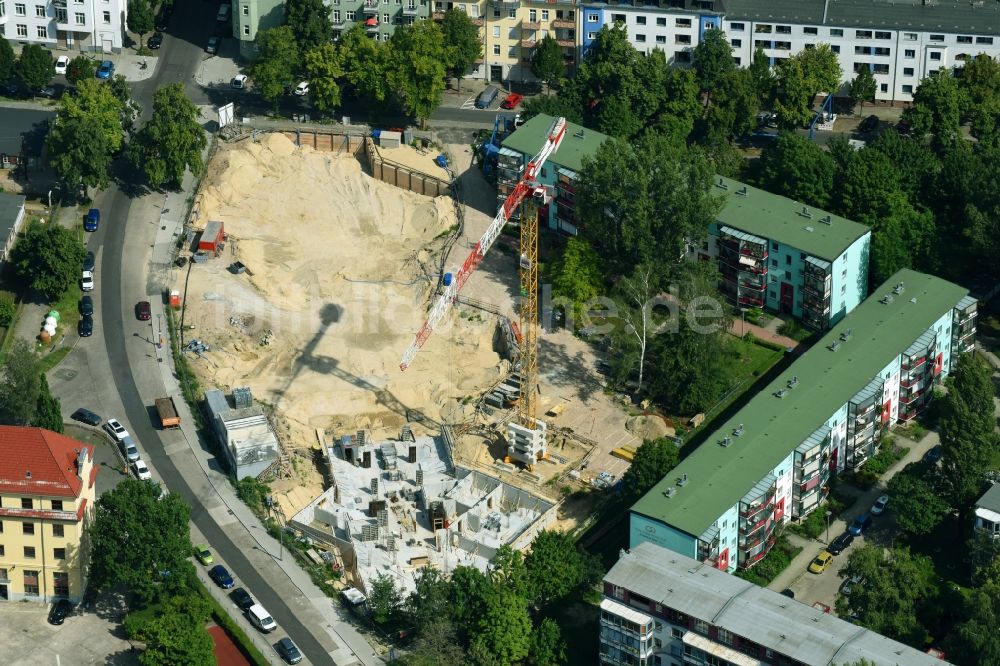 Berlin von oben - Baustelle zum Neubau einer Mehrfamilienhaus-Wohnanlage Rudower Straße Ecke Köllnische Straße im Ortsteil Schöneweide in Berlin, Deutschland