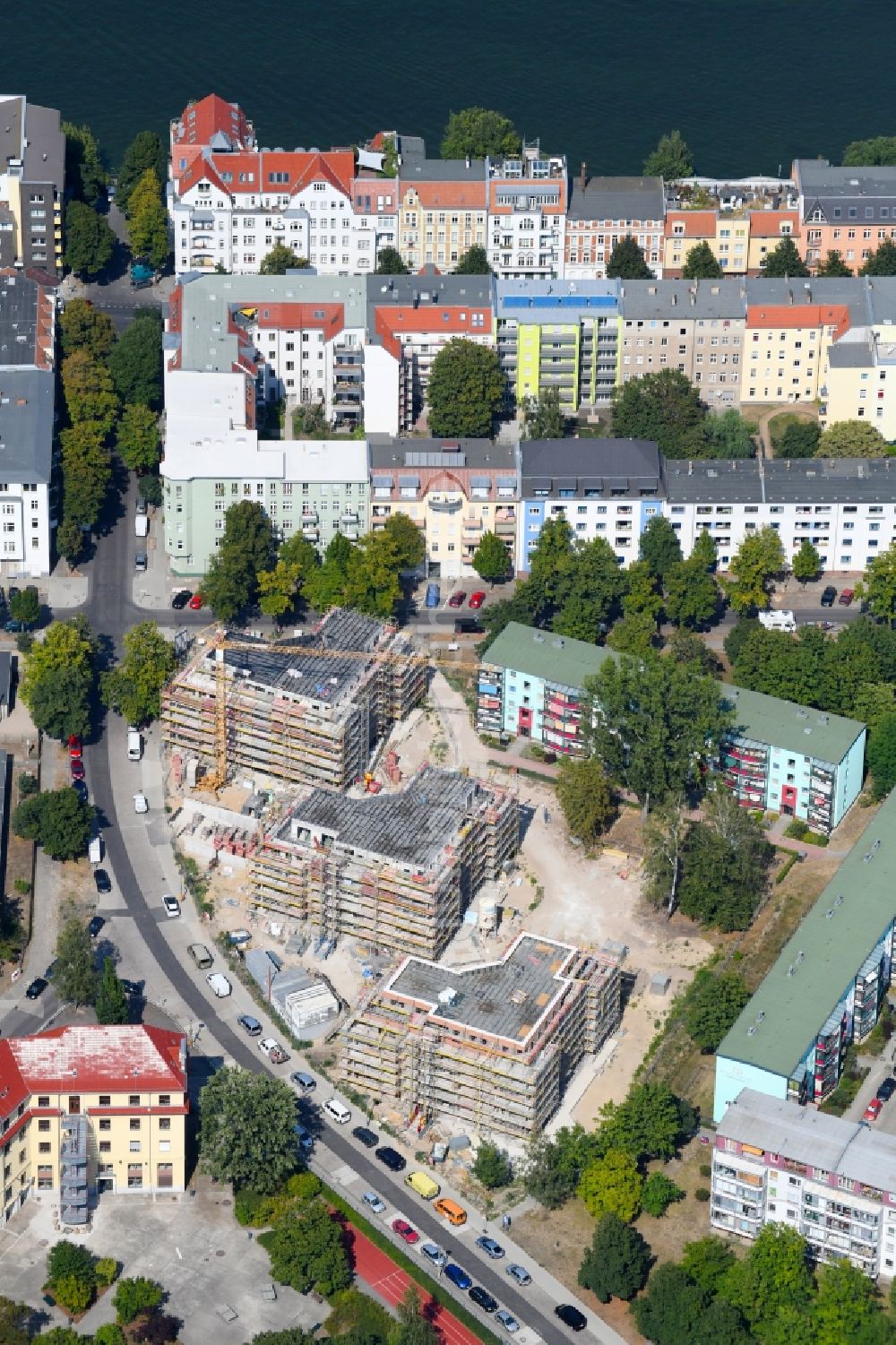 Luftaufnahme Berlin - Baustelle zum Neubau einer Mehrfamilienhaus-Wohnanlage Rudower Straße Ecke Köllnische Straße im Ortsteil Schöneweide in Berlin, Deutschland