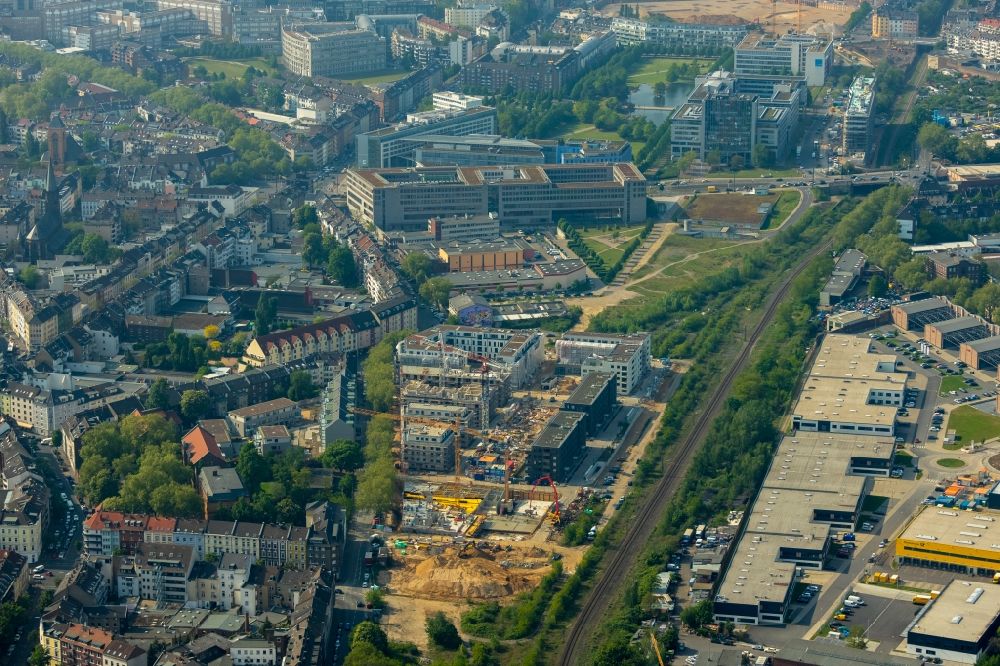 Luftaufnahme Düsseldorf - Baustelle zum Neubau einer Mehrfamilienhaus-Wohnanlage Schöffenhöfe in Düsseldorf im Bundesland Nordrhein-Westfalen, Deutschland