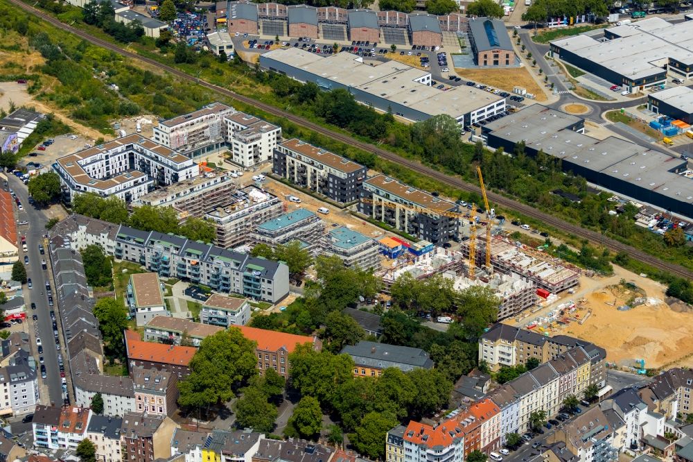 Düsseldorf von oben - Baustelle zum Neubau einer Mehrfamilienhaus-Wohnanlage Schöffenhöfe in Düsseldorf im Bundesland Nordrhein-Westfalen, Deutschland