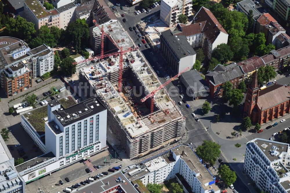 Luftbild Berlin - Baustelle zum Neubau einer Mehrfamilienhaus-Wohnanlage SCHOENEGARTEN in Berlin, Deutschland