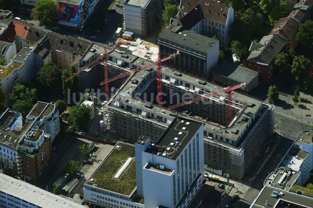 Berlin aus der Vogelperspektive: Baustelle zum Neubau einer Mehrfamilienhaus-Wohnanlage SCHOENEGARTEN in Berlin, Deutschland