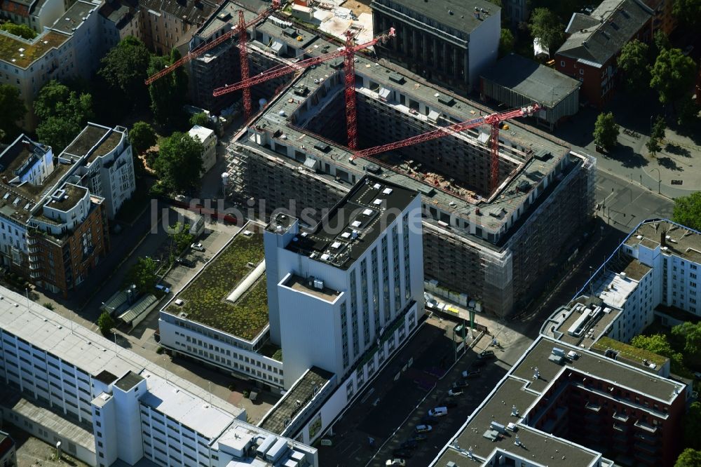 Luftaufnahme Berlin - Baustelle zum Neubau einer Mehrfamilienhaus-Wohnanlage SCHOENEGARTEN in Berlin, Deutschland