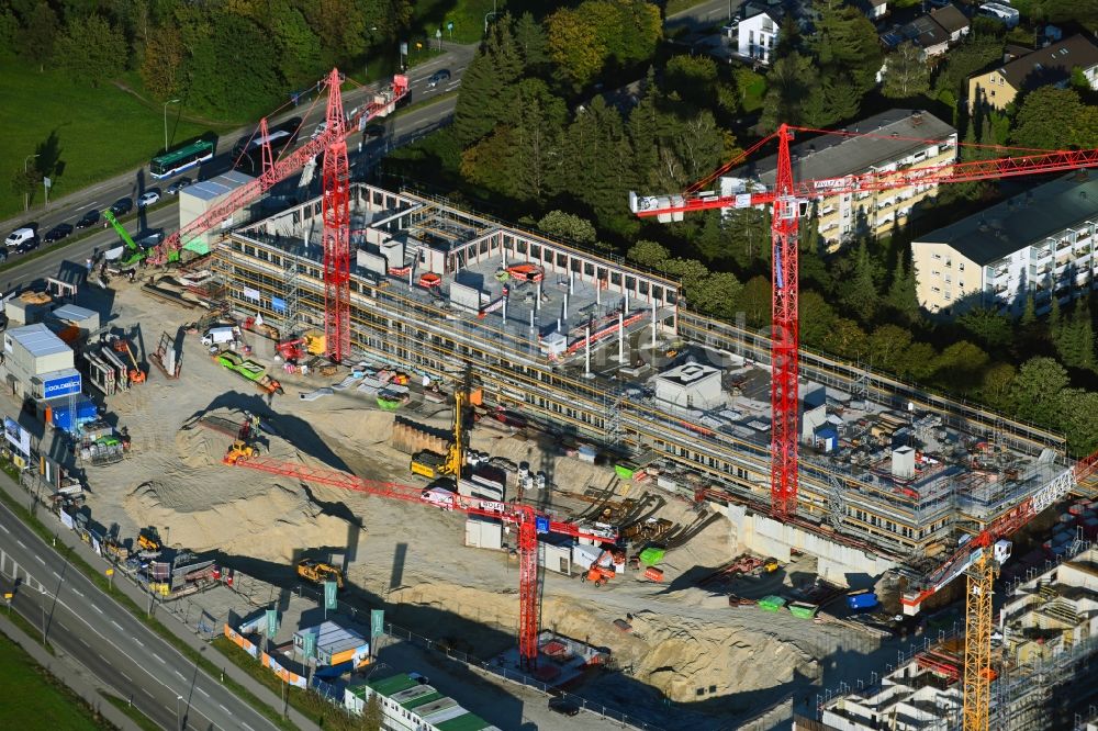 Neuried von oben - Baustelle zum Neubau einer Mehrfamilienhaus-Wohnanlage Südlage in Neuried im Bundesland Bayern, Deutschland