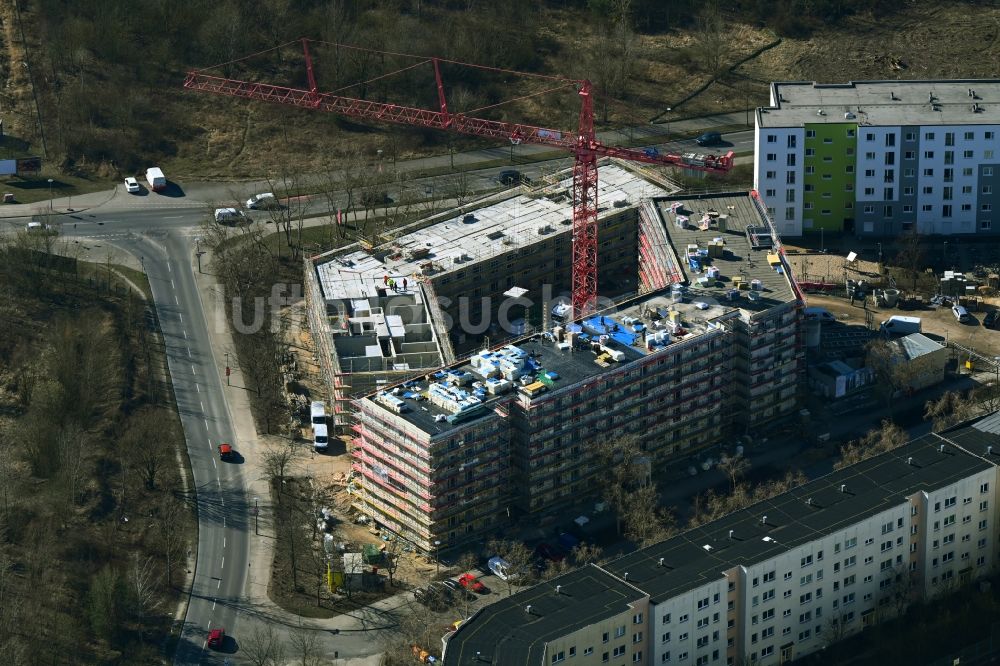 Luftbild Berlin - Baustelle zum Neubau einer Mehrfamilienhaus-Wohnanlage an der Seehausener Straße Ecke Pablo-Picasso-Straße in Berlin, Deutschland